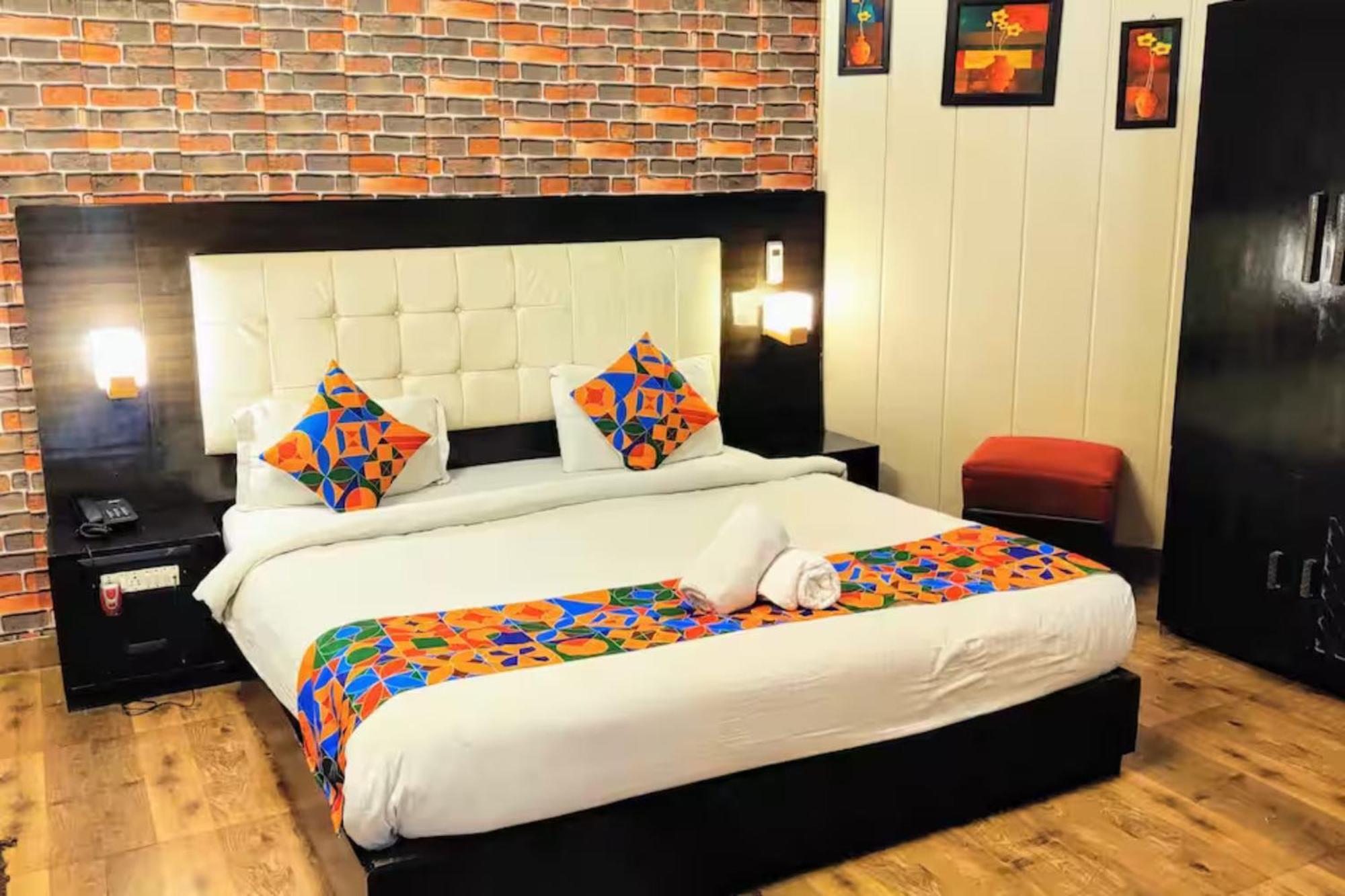 Heritage Hotel Лакхнау Экстерьер фото