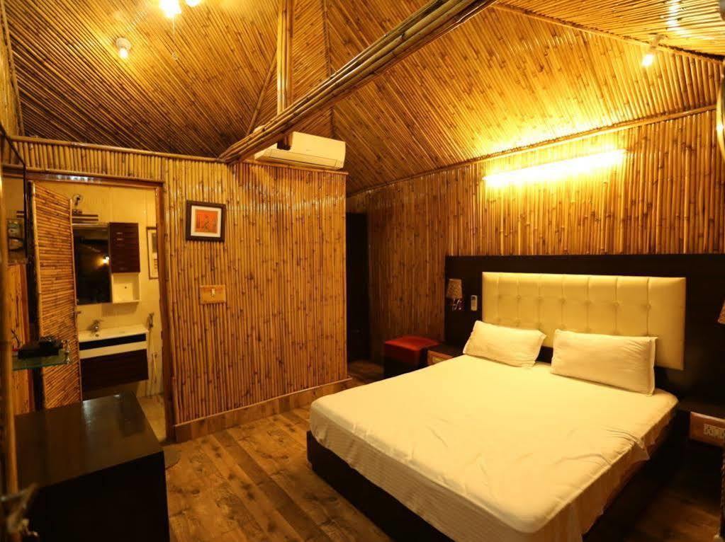 Heritage Hotel Лакхнау Экстерьер фото