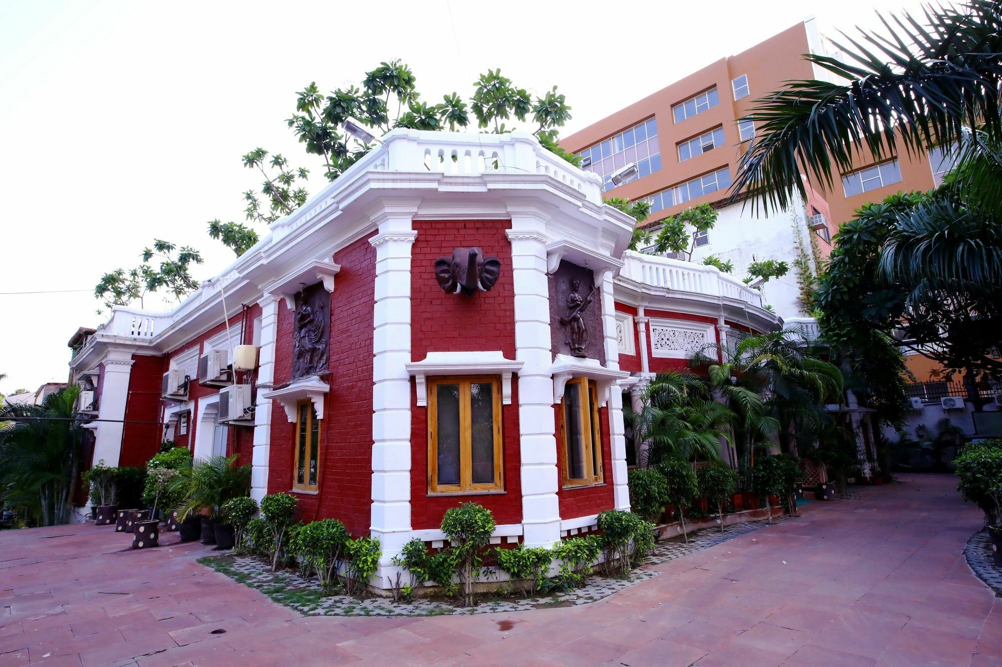 Heritage Hotel Лакхнау Экстерьер фото