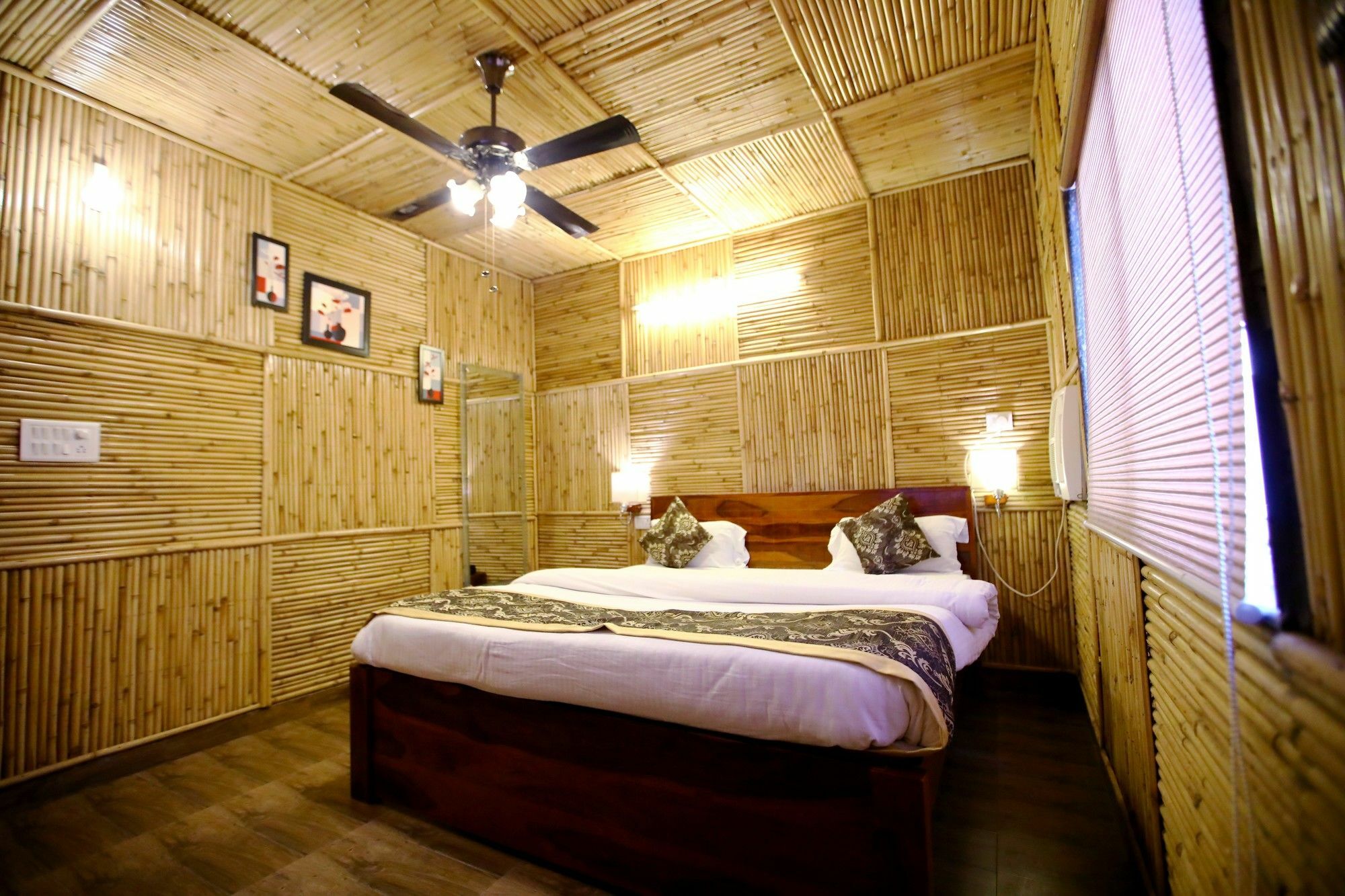 Heritage Hotel Лакхнау Экстерьер фото