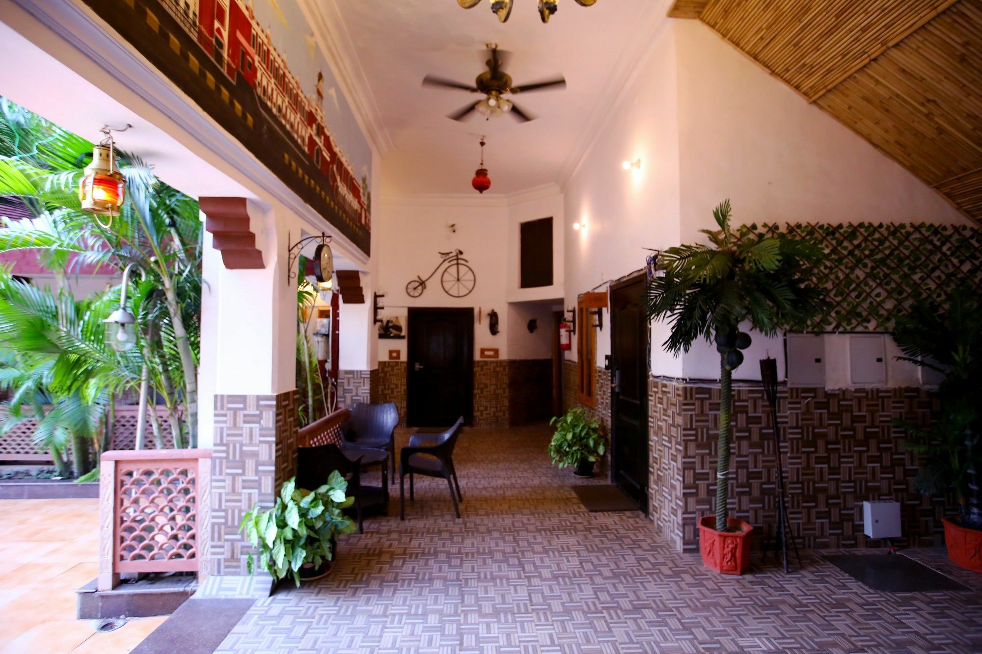 Heritage Hotel Лакхнау Экстерьер фото